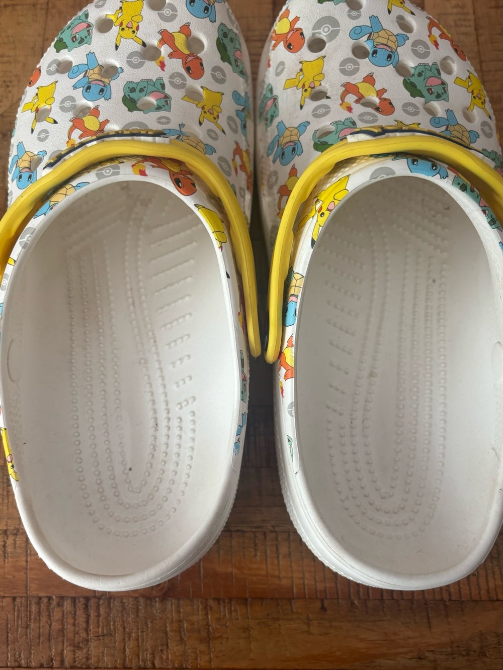 Crocs Men’s 6/Women’s 8, classic Pokémon, EUC - Picture 4 of 7